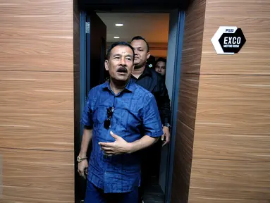 Manajer Persib Umuh  Muchtar usai memimpin perwakilan klub mengantarkan surat permintaan pelaksanaan Kongres Luar Biasa PSSI di Kantor PSSI, Jakarta, Selasa (3/5/2016). Sejumlah klub mendesak dilaksanakannya KLB PSSI. (Liputan6.com/Helmi Fithriansyah)