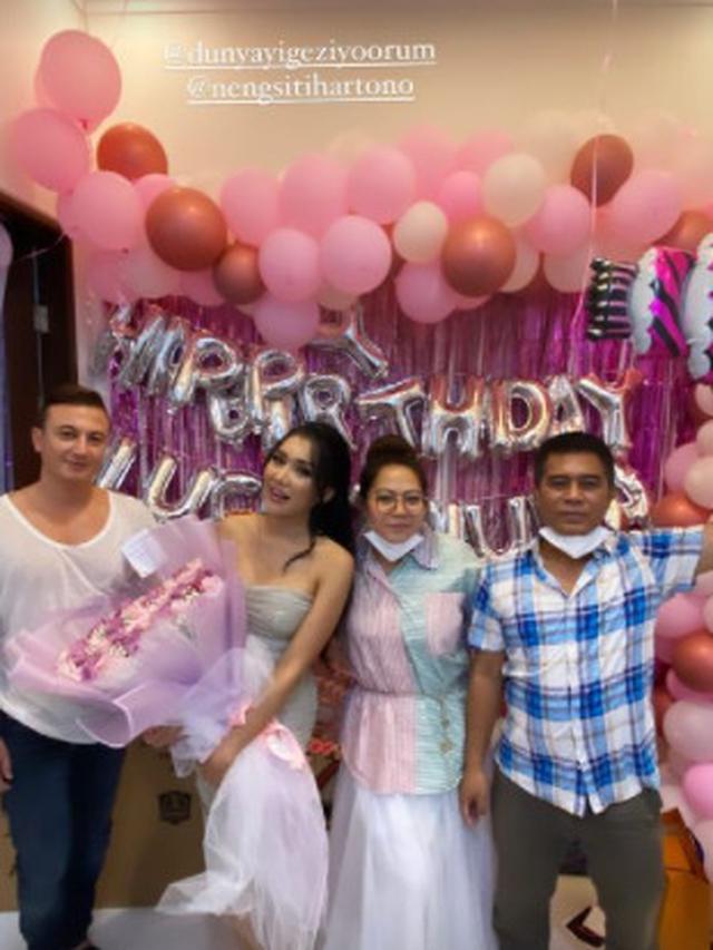 6 Potret Lucinta Luna Rayakan Ulang Tahun, Sekaligus Syukuran Rumah Baru