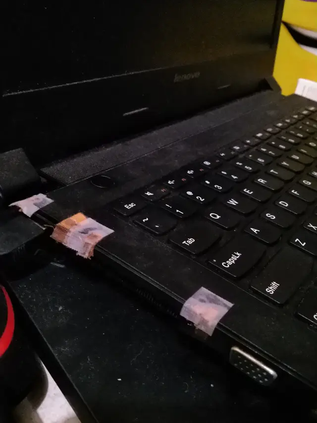 5 Cara Netizen Akalin Laptop Rusak Ini Kocak, Biar Irit