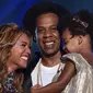 Beyonce dan Jay Z bersama putri semata wayang, Blue Ivy (InTouchWeekly)