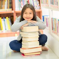 Ilustrasi Anak PerempuanRajin Membaca / Freepik by jcomp