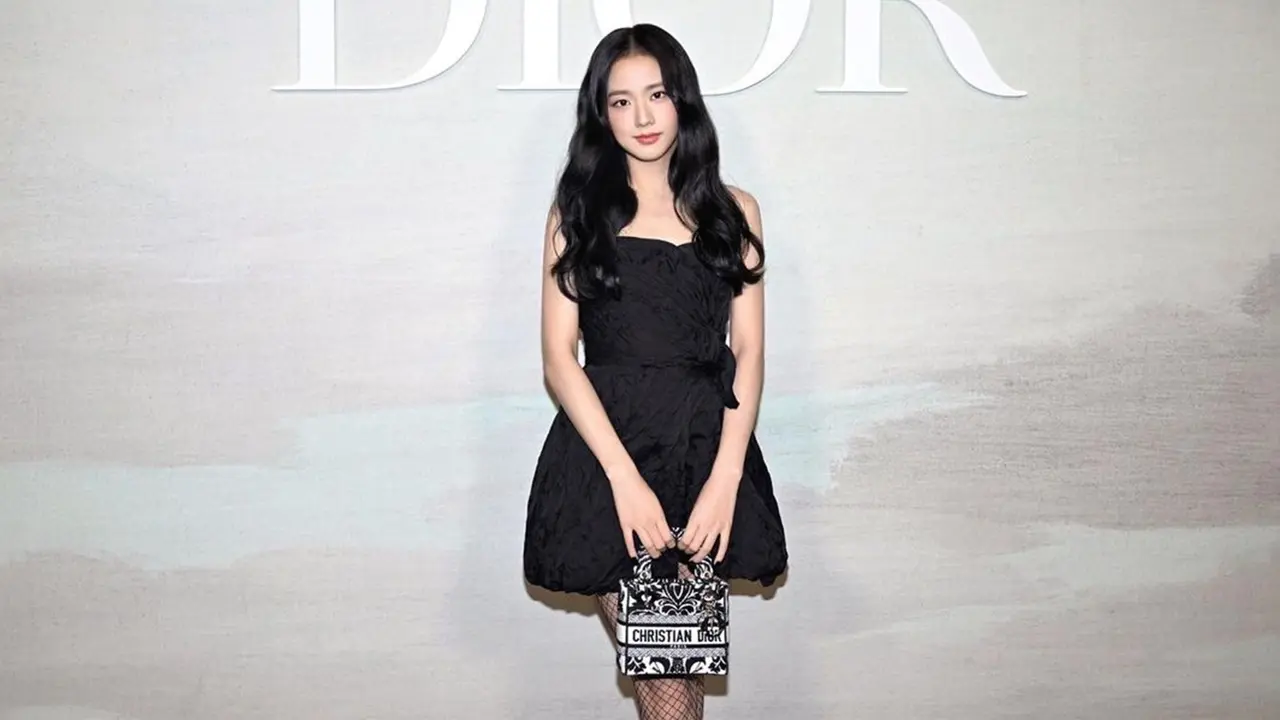 Jadi Trending, Gaya Jisoo Blackpink saat di Paris Fashion Week 2023 Curi Perhatian