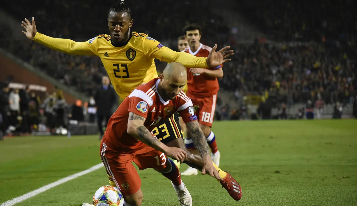 Penyerang timnas Belgia, Michy Bathsuayi pada laga perdana Kualifikasi Piala Eropa 2020 Grup I yang berlangsung di Stadion Roi Baudouin, Brussels, Jumat (22/3). Belgia menang 3-1 atas Rusia. (AFP/John Thys)