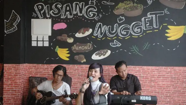 Penyanyi Nina Wang menjajal peruntungan di dunia bisnis.