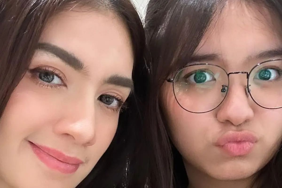 Angel Karamoy bersama putrinya (Instagram/realangelkaramoy)