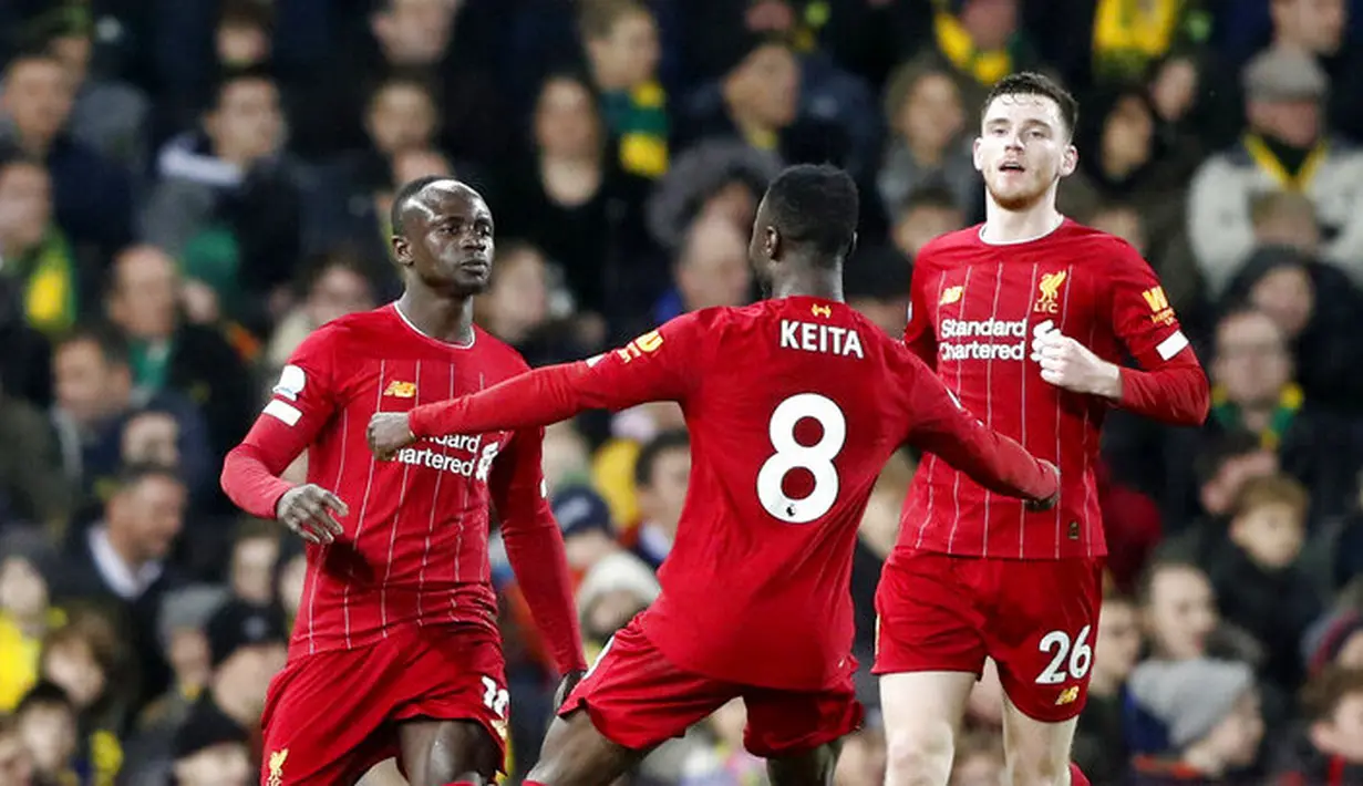 Para pemain Liverpool merayakan gol yang dicetak oleh Sadio Mane ke gawang Norwich City pada laga Premier League di Stadion Carrow Road Minggu (16/2/2020). Liverpool menang 1-0 atas Norwich City. (AP/Frank Augstein)