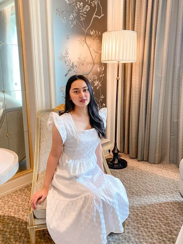 7 Gaya Kasual Memes Prameswari, Wanita yang Dikabarkan Dekat Dengan Billy Syahputra