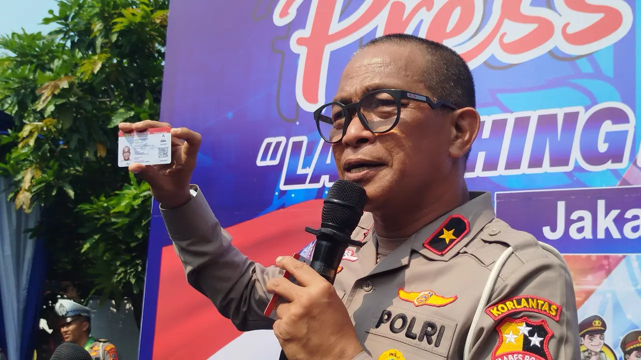 Korlantas Polri telah menerbitkan SIM C1 yang diperuntukkan bagi pengemudi sepeda motor gede (moge) dengan mesin berkapasitas 250 cc hingga 500 cc