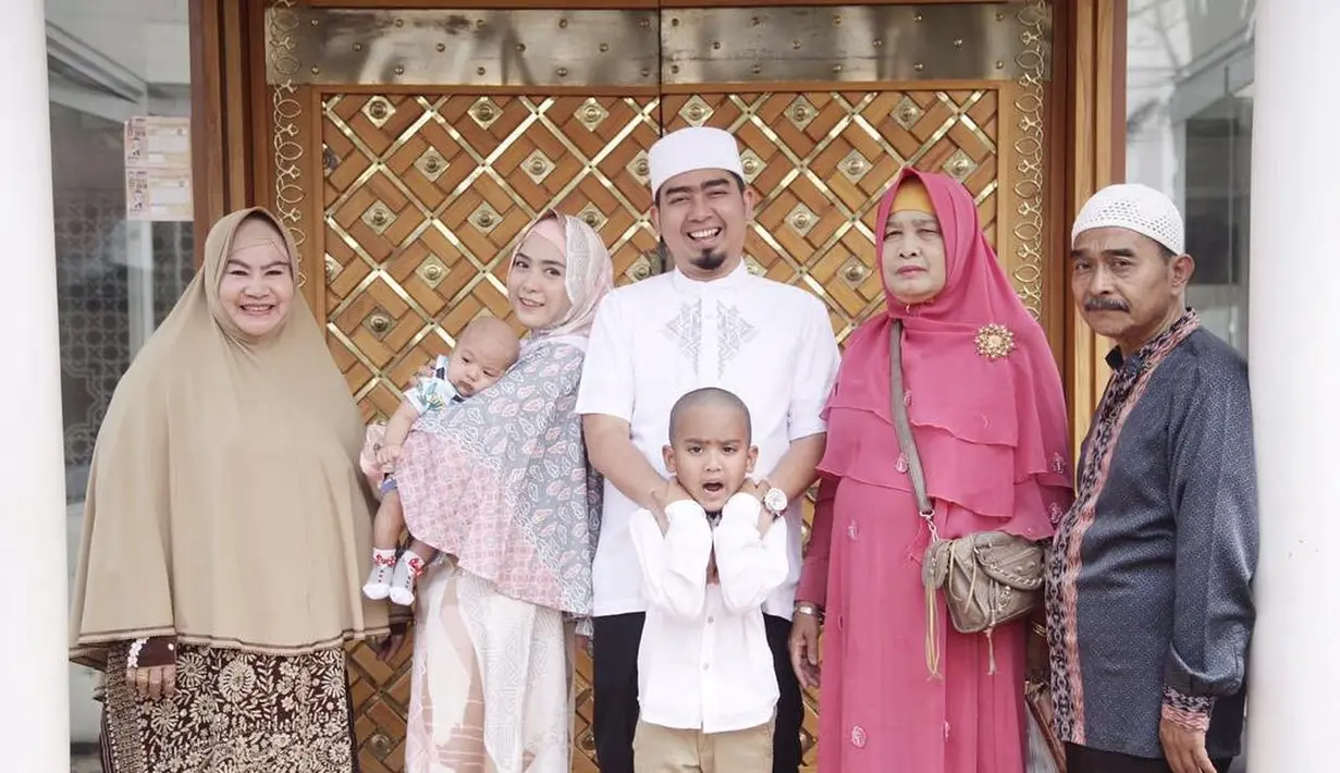 Ustaz Solmed dan April Jasmine
