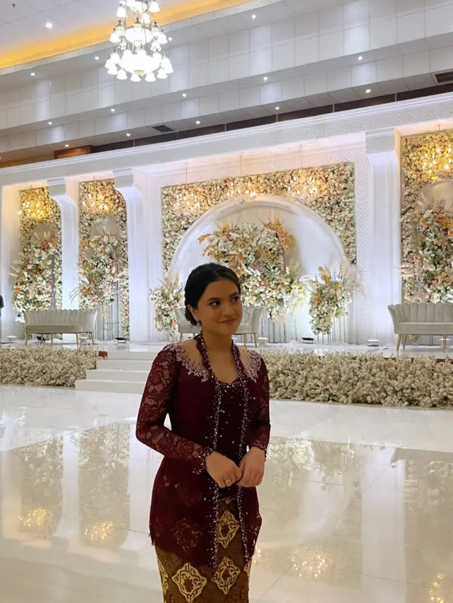 Gaya Elegan Marsha Aruan saat Jadi Bridesmaid