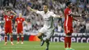 Cristiano Ronaldo merayakan golnya ke gawang Bayern Munchen pada leg kedua perempatfinal Liga Champions di Santiago Bernabeu stadium, Madrid, (18/4/2017). Real Madrid menang 4-2. (AP/Francisco Seco)