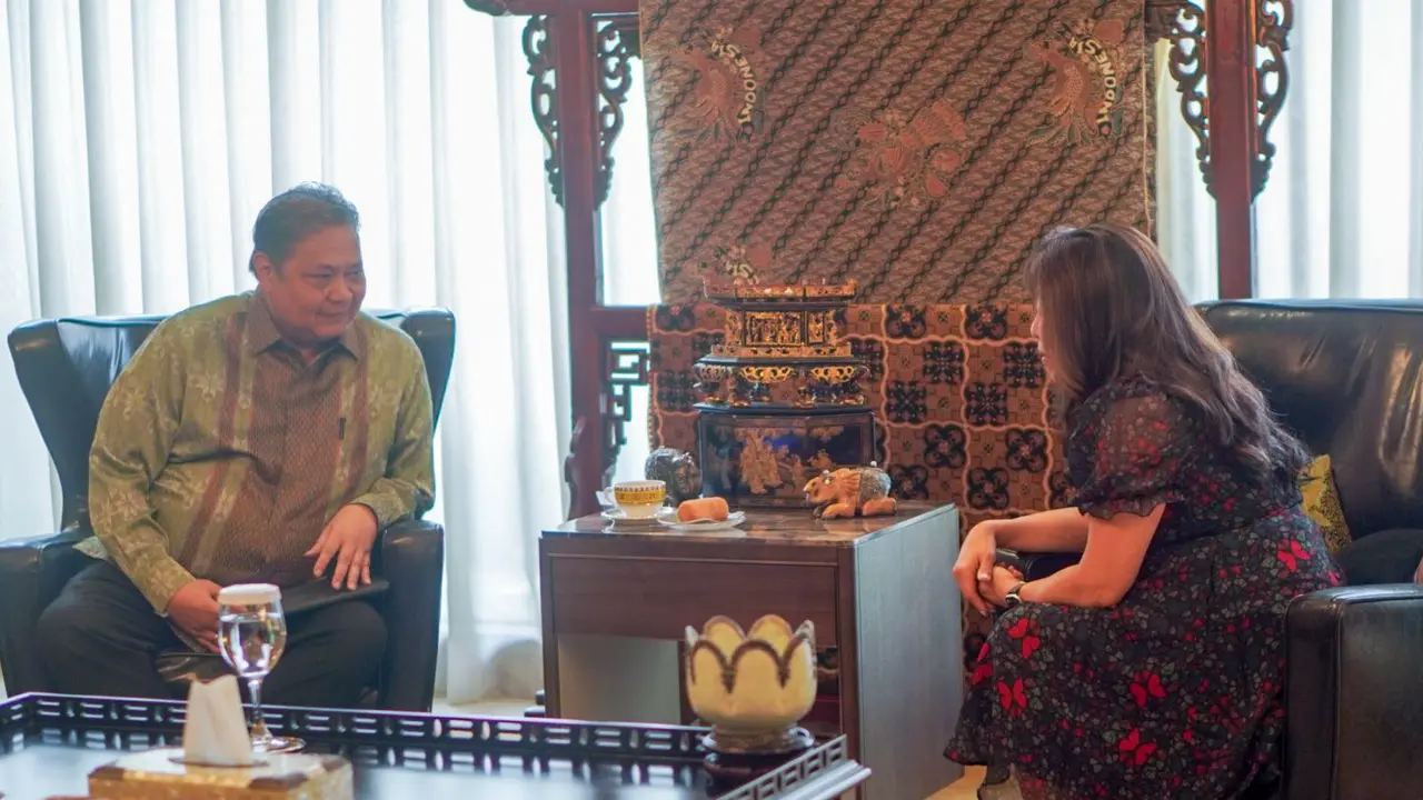 Menteri Koordinator Bidang Perekonomian Airlangga Hartarto bertemu dengan Menteri Perdagangan Internasional Kanada Mary Ng, di Jakarta, Sabtu (19/8/2023). (Dok Kemenko Perekonomian)