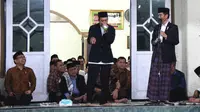 Presiden Jokowi menyaksikan santri beatbox (foto: Biro Pers Kepresidenan)