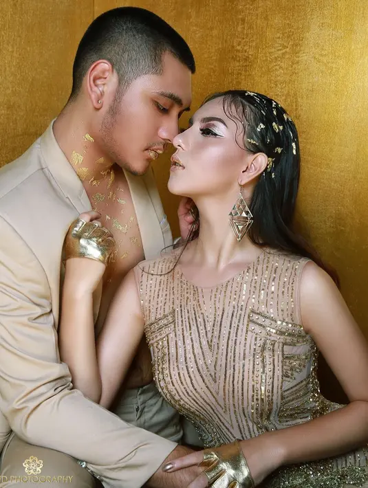 "Ini Semua tentang Cinta Emas ..." tulis fdphotography90 sebagai keterangan foto Irish Bella dan Giorgino dalam bahasa Inggris yang diunggah 12 Maret silam. (Instagram/fdphotography90)