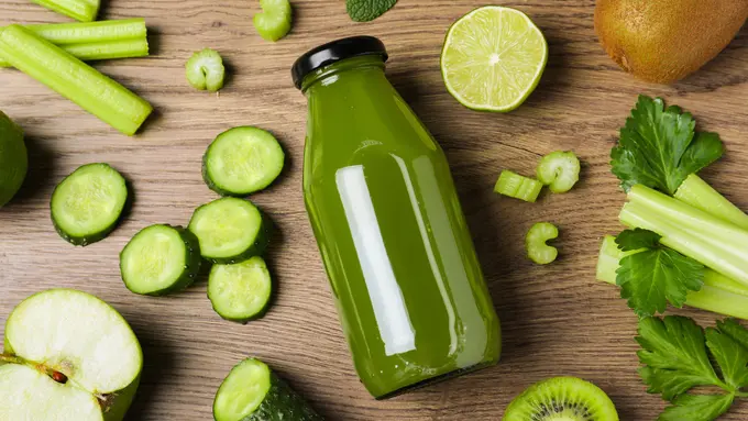 Jadi Tren Gaya Hidup Sehat 2025, Yuk Bikin 4 Resep Wellness Shot untuk Kulit Glowing!