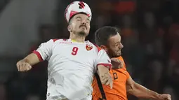 Bertindak sebagai tuan rumah, Timnas Belanda langsung tampil menekan sejak bola digulirkan. (Foto: AP/Peter Dejong)