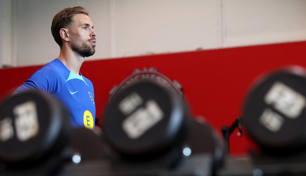 Gelandang Liverpool, Jordan Henderson saat menjalani sesi latihan bersama Timnas Inggris di gym pusat latihan Manchester United, Carrington Training Ground, Manchester (17/6/2023) sebagai persiapan menghadapi Makedonia Utara pada laga Grup C Kualifikasi Euro 2024. (FB/England Football Team)
