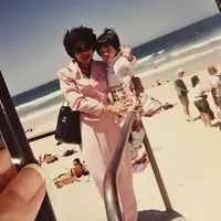 Kemesraan Nikita Willy dan mama. (Instagram)