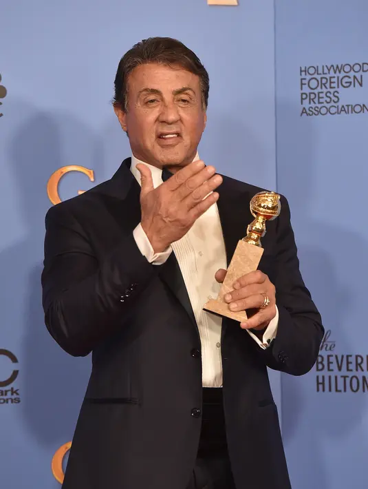 Sylvester Stallone tampaknya berpikir ia sudah berterima kasih kepada semua pihak selama pidato penerimaan penghargaan Best Supporting Actor di ajang Golden Globe Awards 2016 pada Minggu (10/1/2016) malam. (AFP/Bintang.com)