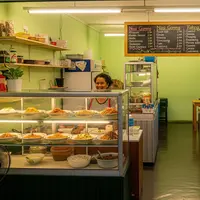 Rahasia Warung Makan Kecil Tetap Terlihat Luas