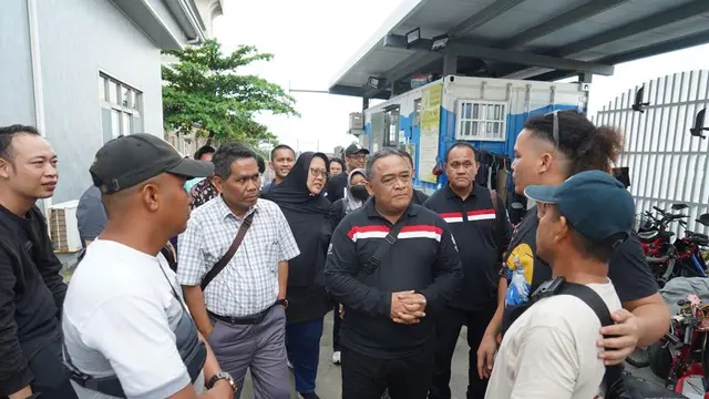 Kepala BP2MI Benny Rhamdani meninjau tempat singgah para Pekerja Migran Indonesia anak buah kapal (PMI ABK) ke Pelabuhan Kampoa di Dong Gang untuk berdialog dengan Forum Silaturahmi Pelaut Indonesia (FOSPI), yang dilakukan pada Sabtu (23/9/2023).