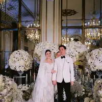 Valencia Tanoesoedibjo tampil cantik kenakan gaun putih karya desainer dunia di hari pernikahannya [@audreyphotoparis]