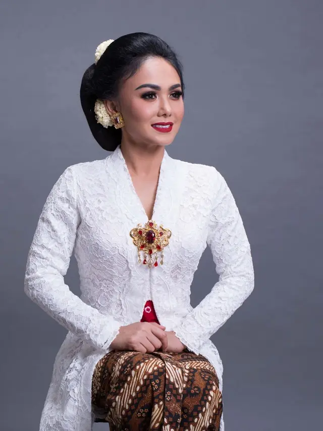 6 Potret Cantiknya Yuni Shara dalam balutan kebaya, Banyak Dipuji Netizen