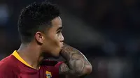 7. Justin Kluivert - Meski belum sebesar nama sang ayah, Patrick Kluivert, perlahan dirinya mulai menunjukan potensi yang besar. Merantau ke AS Roma, pemuda 20 tahun itu langsung mendapatkan tempat utama pada musim pertama. (AFP/Vicenzo Pinto)