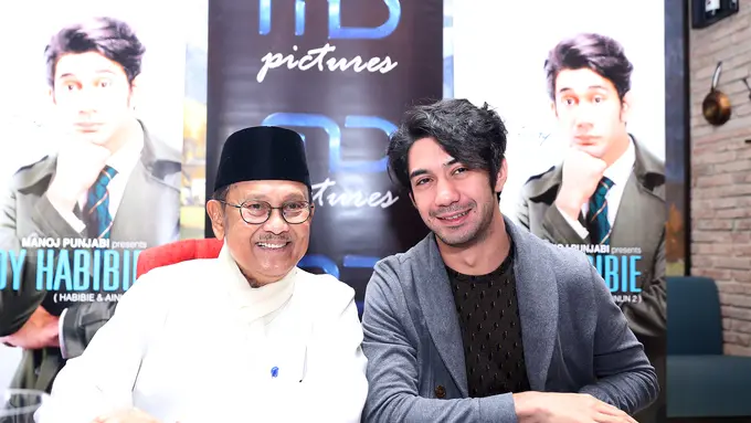 [Bintang] B.J Habibie dan Reza Rahadian