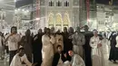 Anwar Hadid jalani umrah di bulan Ramadan. [Foto: Instagram/anwarhadid]