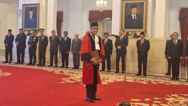 Ridwan Mansyur Resmi Diangkat Jadi Hakim MK, Ucapkan Sumpah di Depan Jokowi