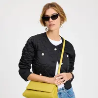 Jangan lewatkan koleksi terbaru Kate Spade New York yang penuh warna dan detail memukau ini! Yuk, intip detailnya di bawah ini. (Foto dok: Kate Spade New York).