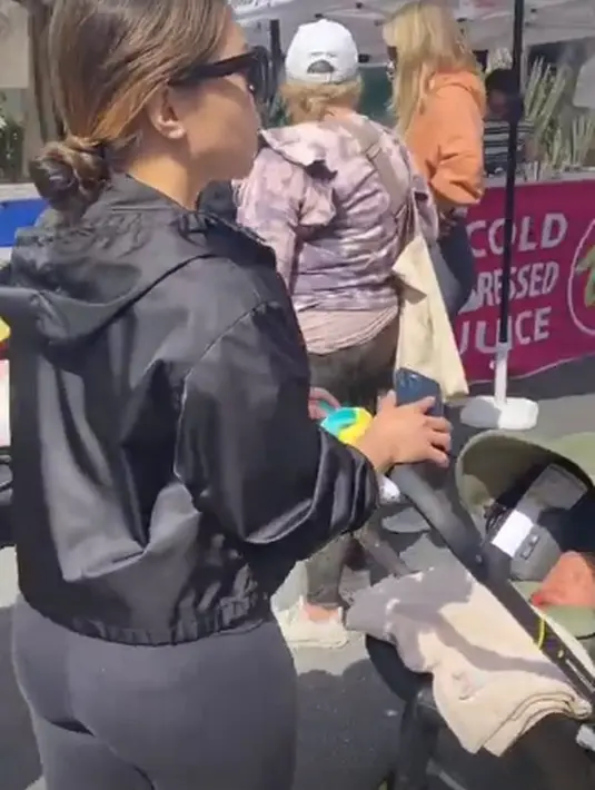 <p>Tentunya gaya rambut ini bisa jadi inspirasi bagi ibu muda yang tak punya banyak waktu untuk menata rambut.</p>