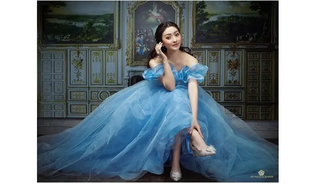 6 Gaya Pemotretan Natasha Willona dengan Tema Cinderella Ini Banjir Pujian Netizen