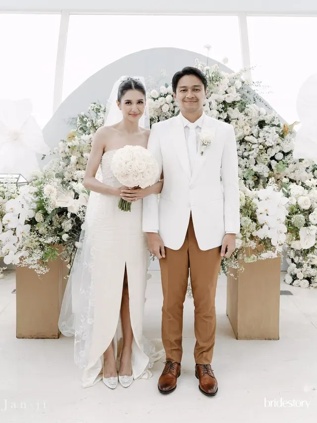 Potret Mikha Tambayong Berbalut Gaun Pengantin Milik Sang Ibu Saat Menikah dengan Deva Mahendra