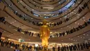 Patung Buddha atau rupang setinggi 12,3 meter ini dihadirkan untuk menyambut gelaran Vesak Festival 2023 dalam memeriahkan Hari Raya Waisak. (JUNI KRISWANTO/AFP)