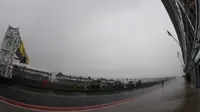 Tampak situasi di Sirkuit Mandalika hujan deras jelang penyelenggaraan race 1 seri terakhir World Superbike hari Sabtu (20/11/2021). (WorldSBK)