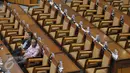 Suasana Sidang Paripurna DPR ke-12 masa persidangan I tahun 2015-2016, Senayan, Jakarta, Selasa (8/11/2015). Sidang ditunda hingga Selasa (15/12) mendatang karena hanya dihadiri oleh 144 dari 557 orang anggota. (Liputan6.com/Johan Tallo)