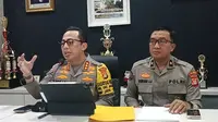 Kabid Humas Polda Metro Jaya, Kombes Ade Ary Syam Indardi, saat memberikan keterangan pers terkait kasus judi online di Mapolda Metro Jaya, Sabtu (23/11/2024). (Merdeka.com/Nur Habibie)