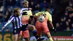 Pemain Sheffield Wednesday, Barry Bannan berebut bola dengan pemain Manchester City, Sergio Aguero dan Riyad Mahrez pada putaran kelima Piala FA di Hillsborough, Rabu (4/3/2020).Sempat kesulitan, Manchester City akhirnya menang tipis 1-0 atas Sheffield Wednesday lewat gol Aguero. (AP/Rui Vieira)