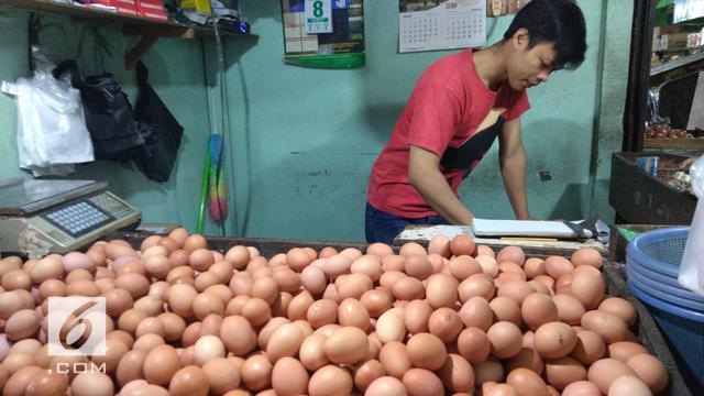 Pedagang telur di Pasar Grogol