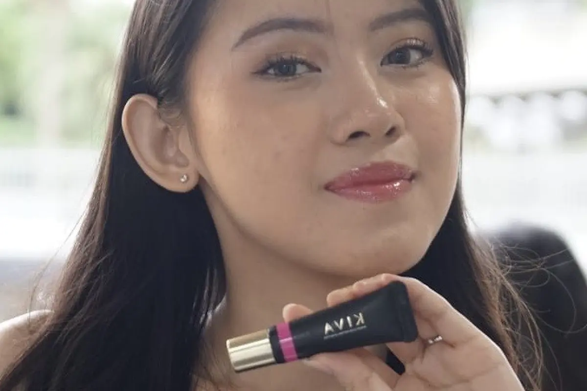 Glaze Peptide Lip Butter dengan GlazeLock™️ Technology