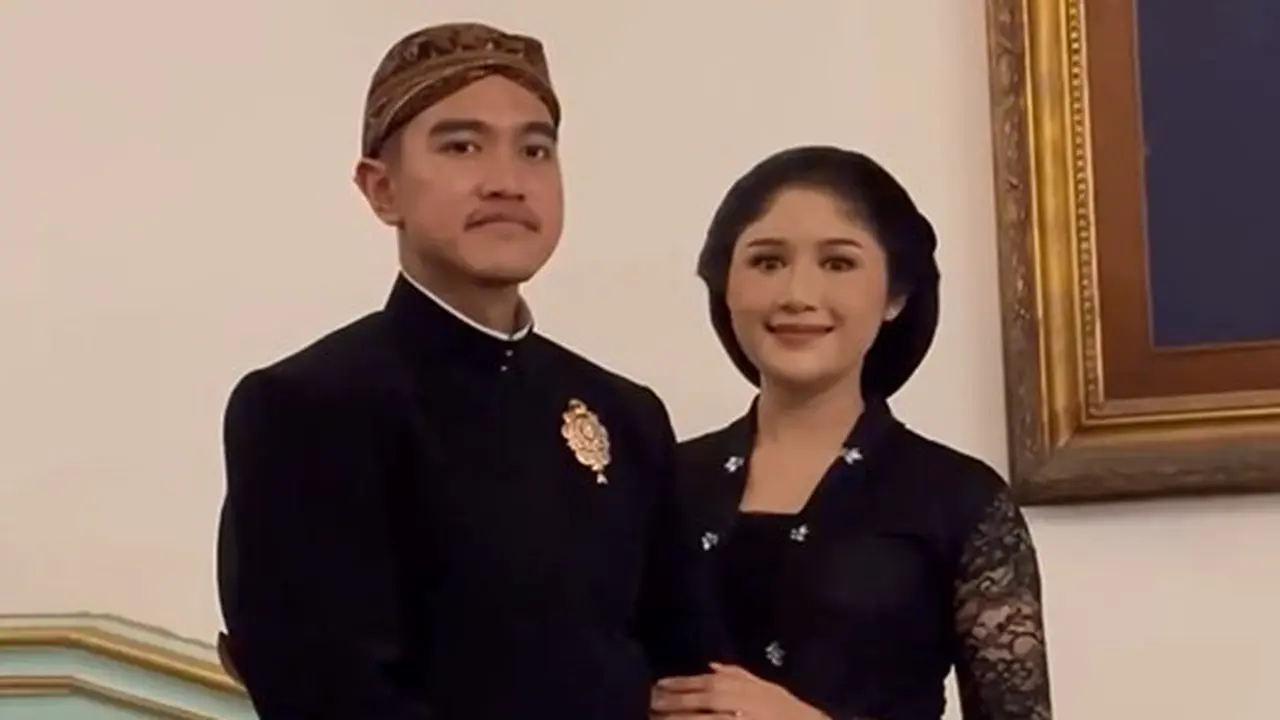 Erina Gudono tampil anggun saat peringatan 1 Suro (Instagram/erinagudono)