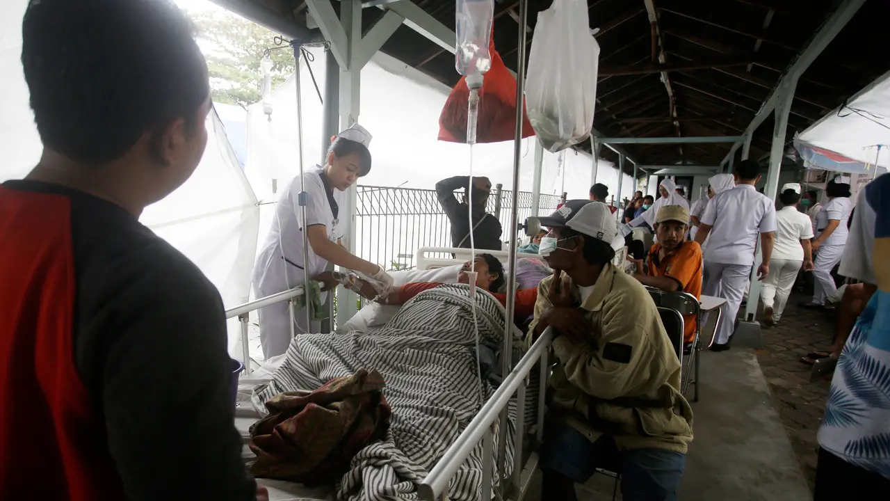 Korban Gempa Lombok Dirawat di Luar Gedung Rumah Sakit