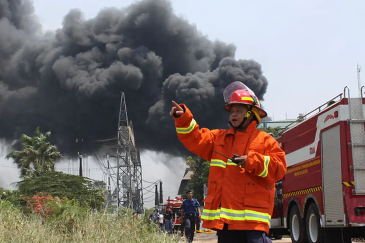 20150902-Gardu PLN Kembangan Terbakar, Sebagian Jakarta-Tangerang Padam