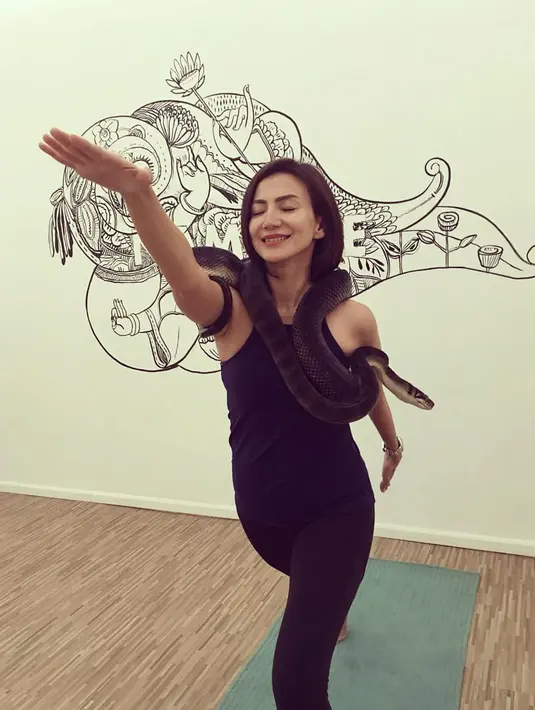 Wajahnya tidak pernah berubah sejak dulu, tampaknya Wanda Hamidah rajin olahraga dan menjaga pola makan sehingga wajahnya tetap cantik dan awet muda. (Foto: instagram.com/wanda_hamidah)