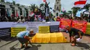 Untuk diketahui, aksi unjuk rasa warga diawali adanya sebuah perselisihan antara warga penggarap lahan di eks PTP dengan PT Kuripan Raya selalu pemegang SHGB lahan seluas ratusan hektar tersebut. (merdeka.com/Arie Basuki)