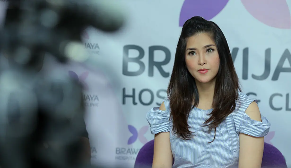 Eva Anindita mengaku sangat menginginkan anak perempuan, sehingga dirinya sangat bahagia dengan kelahiran Elle. Saat ditanya akan memiliki buah hati lagi, Eva Anindita pun takkan menolaknya. (Deki Prayoga/Bintang.com)