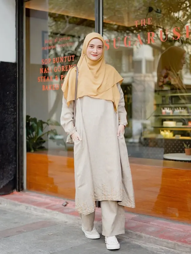 Cantik dan Modis, Ini 6 Potret Istri Tria The Changcuters dengan Balutan Hijabnya