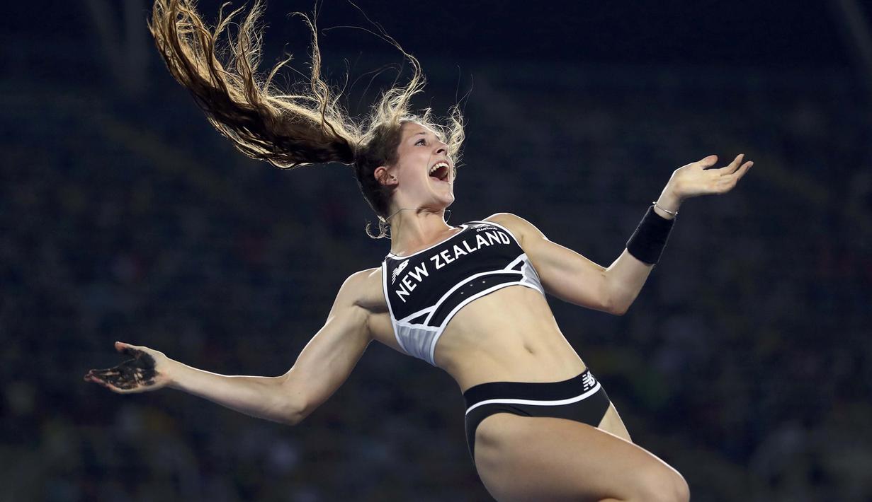 Pada final lompat galah Olimpiade Rio 2016  Eliza McCartney meraih medali perunggu untuk negaranya di Olimpic Stadium, Brasil, (20/8/2016). (REUTERS/Kai Pfaffenbach)
